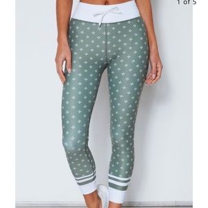 New Sarah’s Day Workout Leggings OliveClover Small
